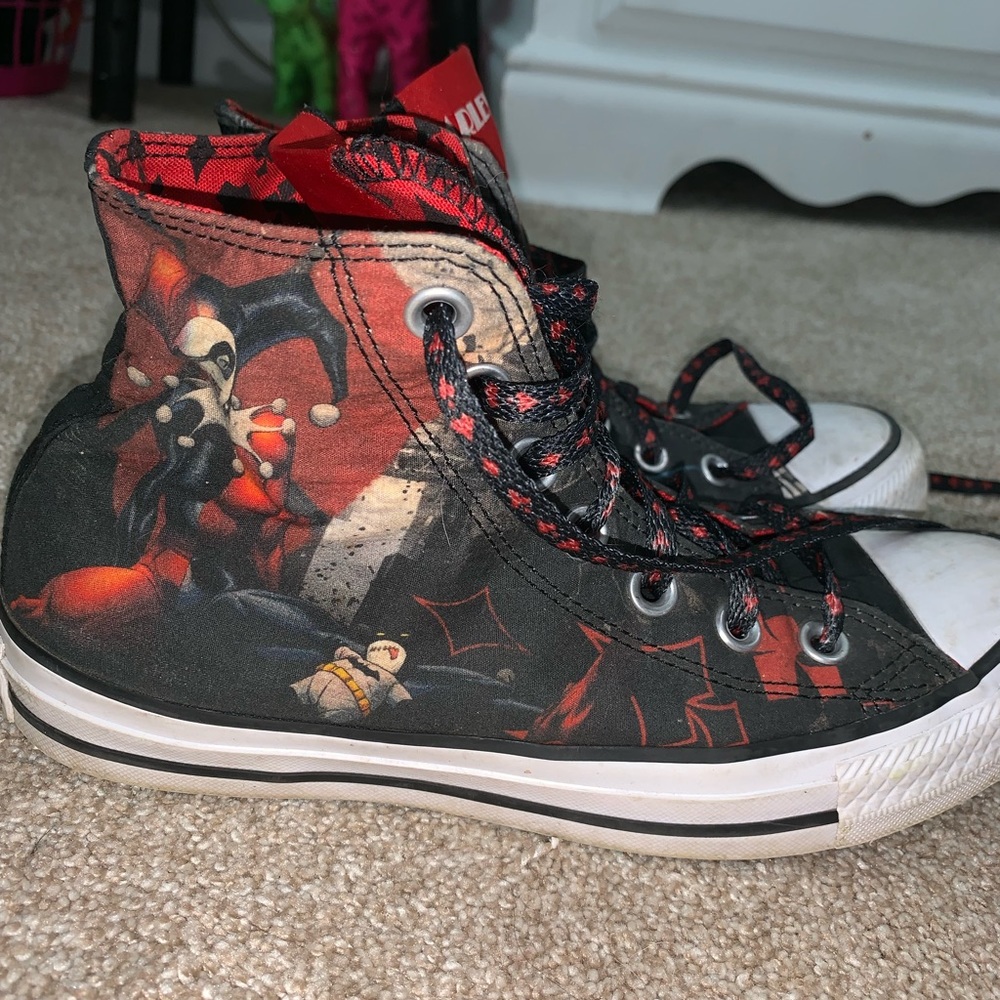 Harley Quinn Converse